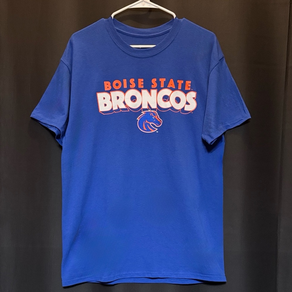 Boise State Broncos Blue Short Sleeve Basic Tee Orange White Print Captivating L